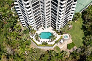 5555 Heron Point Dr in Naples, FL - Building Photo