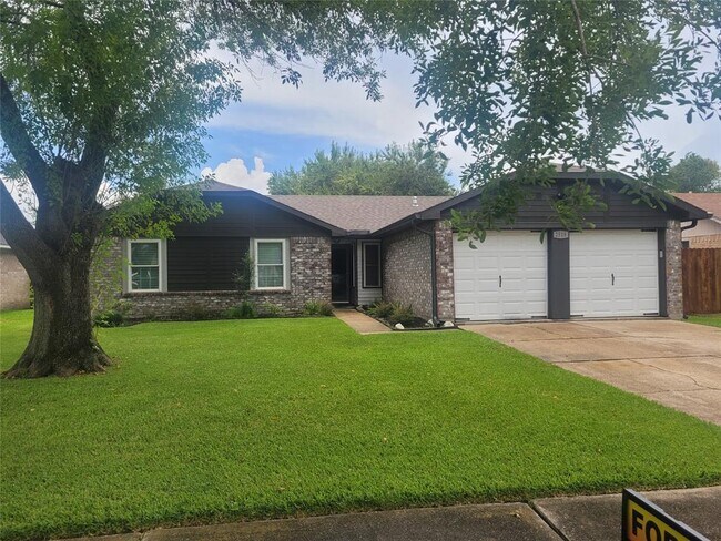 property at 2518 Fredericksburg Dr
