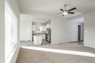 14205 Freeboard Dr in Santa Fe, TX - Building Photo - Building Photo