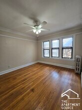 2417 W Sunnyside Ave, Unit 2 in Chicago, IL - Building Photo - Building Photo