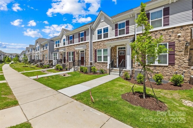 9338 Mallard Mls Dr in Charlotte, NC - Building Photo - Building Photo