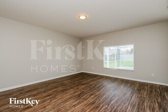 4925 Woodmere Rd in Land O Lakes, FL - Foto de edificio - Building Photo