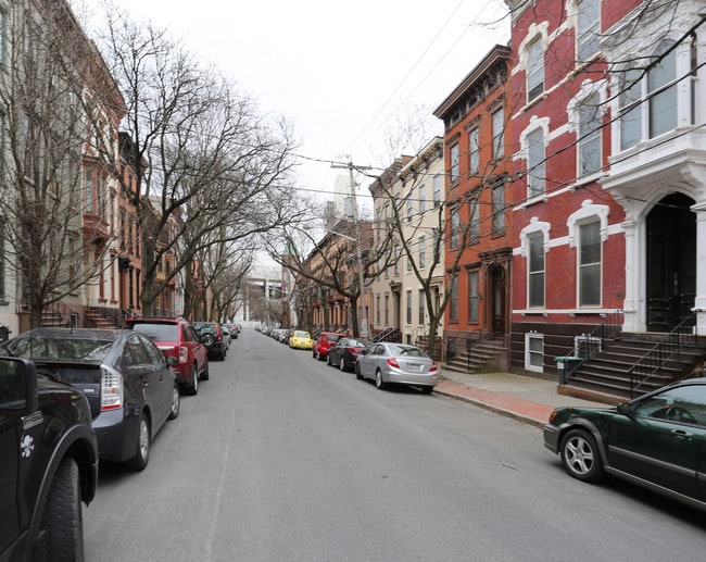 142 Lancaster St in Albany, NY - Foto de edificio - Building Photo