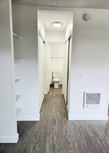 8726 Independence Ave, Unit 106I in Los Angeles, CA - Building Photo - Building Photo