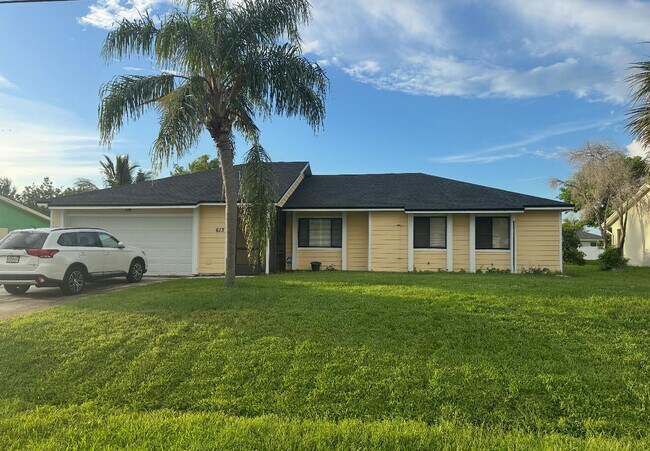 613 SW Lucero Dr in Port St. Lucie, FL - Building Photo - Building Photo