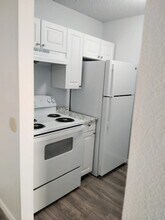 8127 Stonehurst St, Unit 1 in Dallas, TX - Building Photo - Building Photo