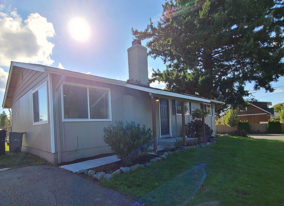 1200 Stierlen Pl in Burlington, WA - Building Photo