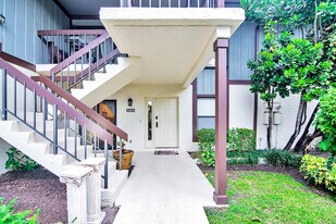 13329 Polo Club Rd in Wellington, FL - Building Photo