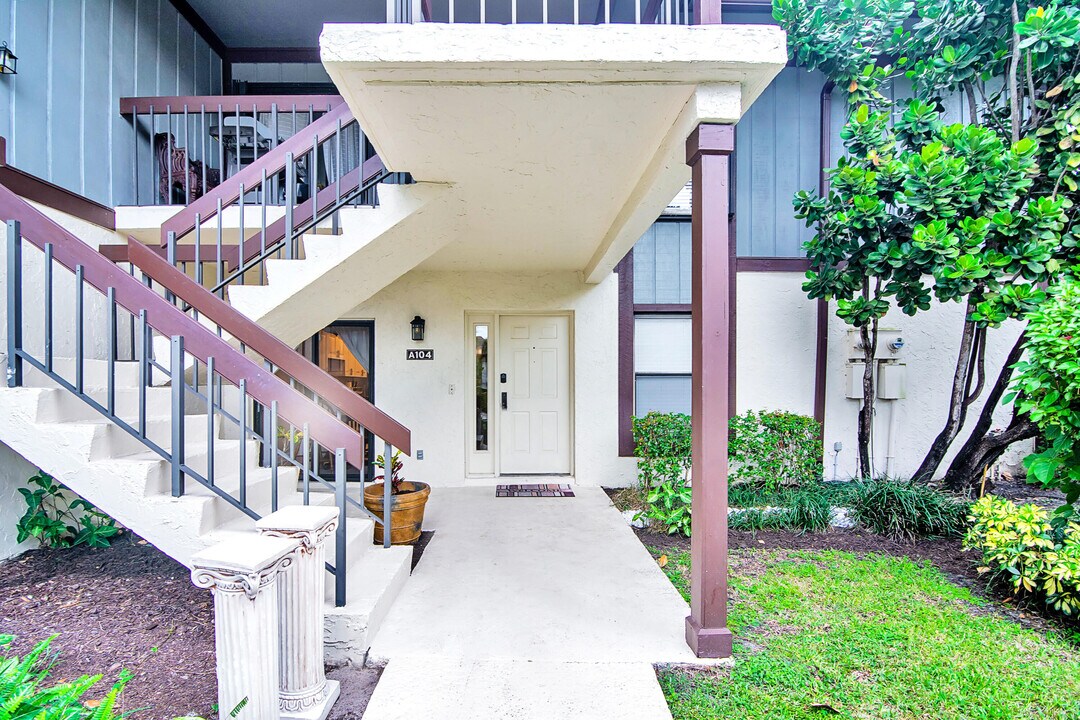13329 Polo Club Rd in Wellington, FL - Building Photo