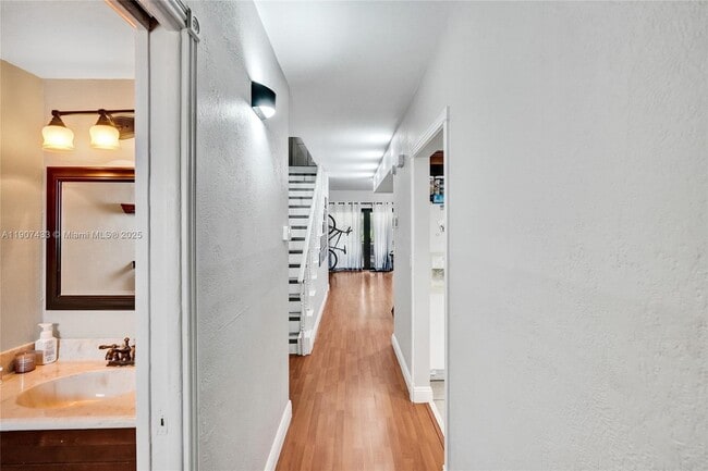 4736 NW 90th Ave in Sunrise, FL - Building Photo - Building Photo