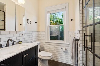 128 E Grove St in Westfield, NJ - Building Photo - Building Photo