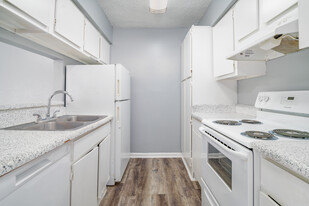 Estrella Park Apartments in Victoria, TX - Building Photo