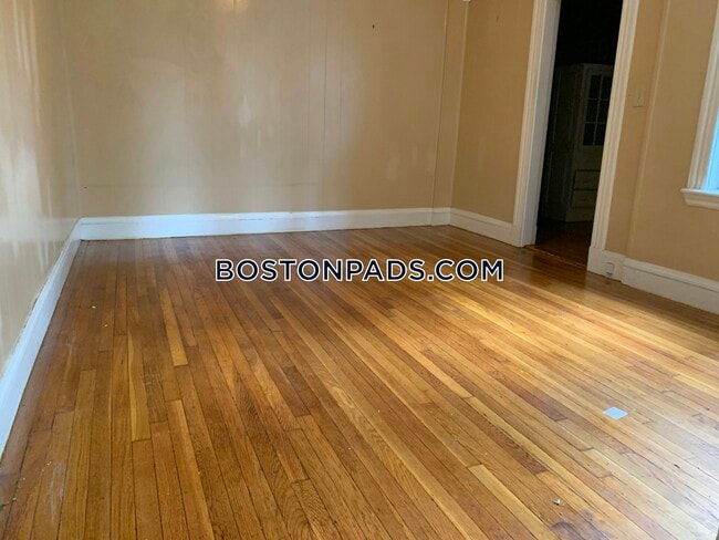 28 Quint Ave, Unit 16 in Boston, MA - Foto de edificio - Building Photo