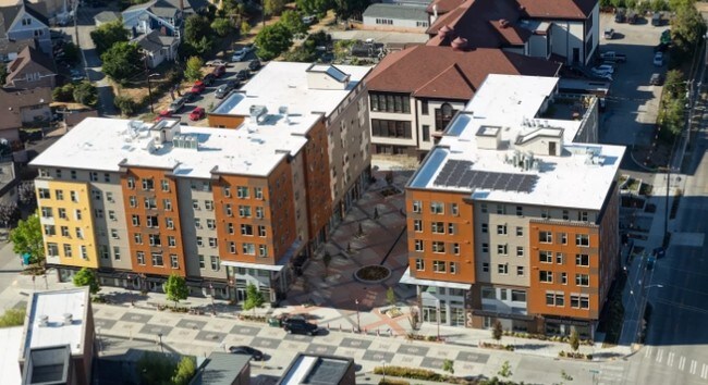 Plaza Roberto Maestas in Seattle, WA - Foto de edificio - Building Photo