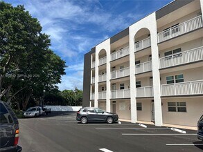 1541 S Ocean Blvd in Pompano Beach, FL - Building Photo - Building Photo