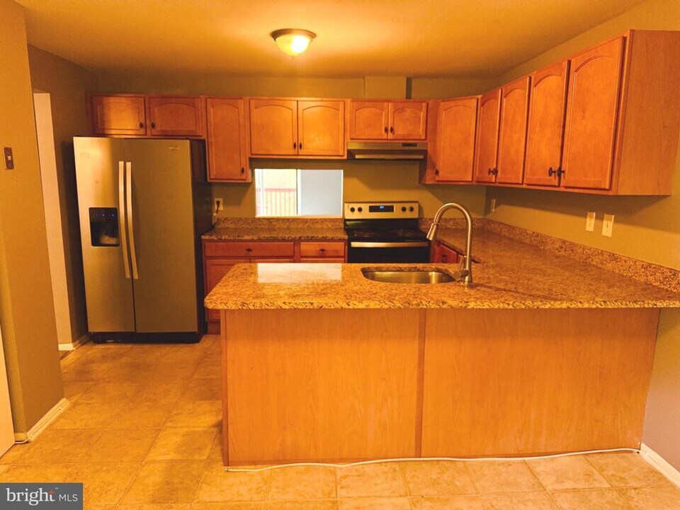 9021 Early April Way in Columbia, MD - Building Photo