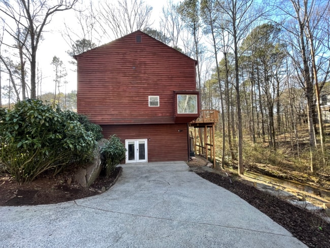 property at 2141 Dayron Cir NE