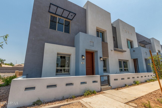 property at 733 E Commonwealth Ave