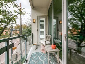 2950 McKinney Ave, Unit 211 in Dallas, TX - Building Photo - Building Photo