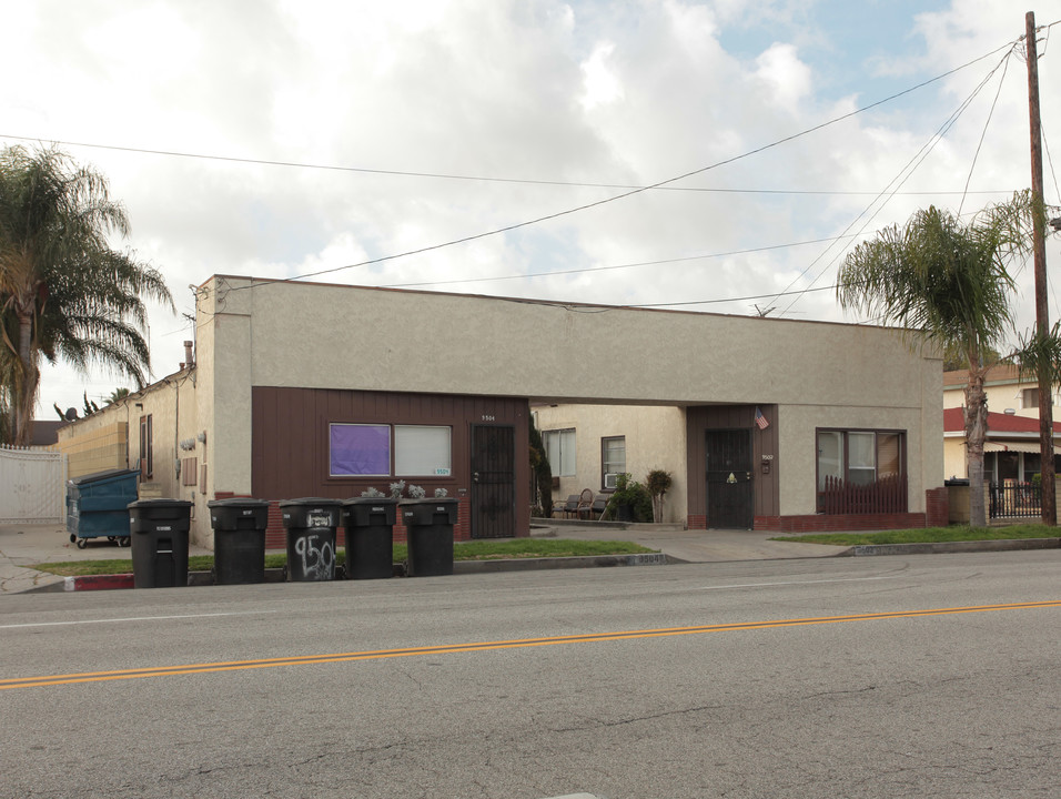 9502-9504 Flower St in Bellflower, CA - Foto de edificio