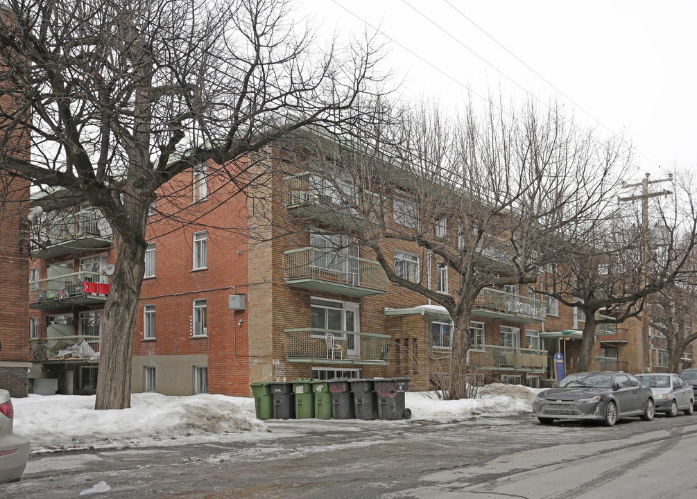 2725 Bedford Ch in Montréal, QC - Building Photo