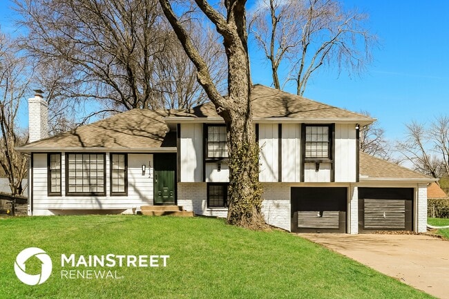 property at 1212 SE Briarcroft St