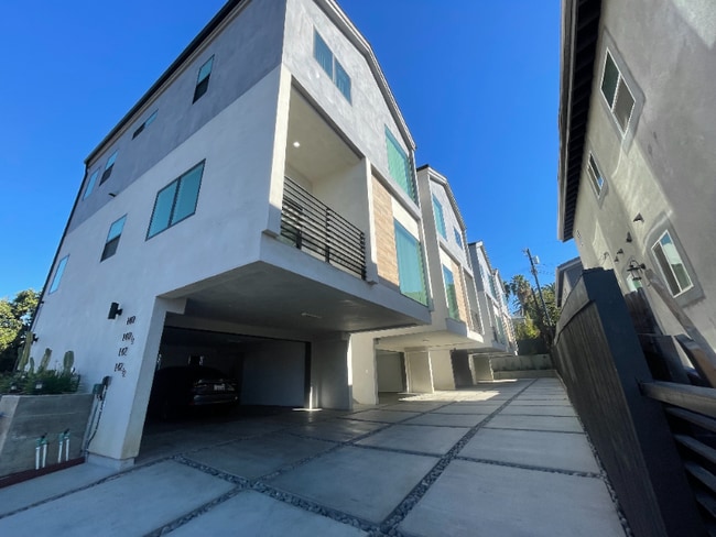 140 N Carondelet St in Los Angeles, CA - Building Photo - Building Photo