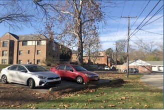 4004 W Bancroft St in Toledo, OH - Foto de edificio - Building Photo