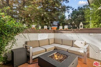 17219 Palisades Cir in Los Angeles, CA - Building Photo - Building Photo