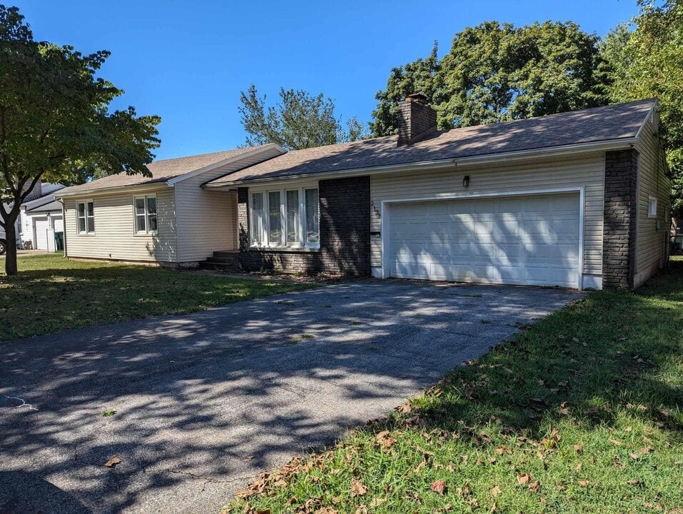2133 S Link Ave in Springfield, MO - Building Photo