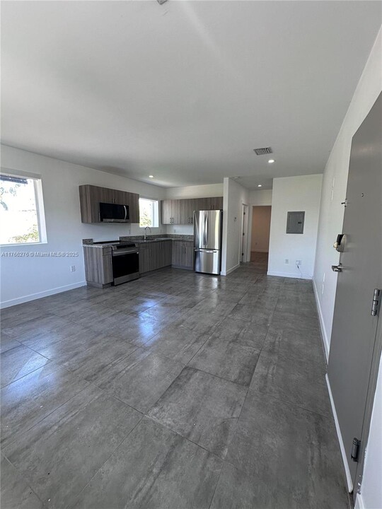 165 NW 39th St in Miami, FL - Building Photo