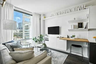 101 W Wacker Dr in Chicago, IL - Building Photo - Building Photo