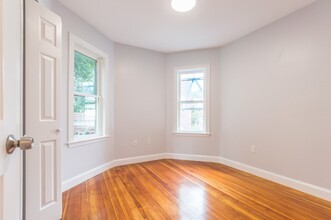 28 Hunnewell Ave, Unit 2 in Boston, MA - Building Photo - Building Photo