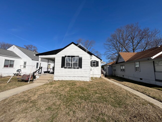 2210 Walnut St, Unit B in Anderson, IN - Foto de edificio - Building Photo