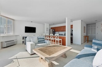 259 Dune Rd in Westhampton Beach, NY - Building Photo - Building Photo