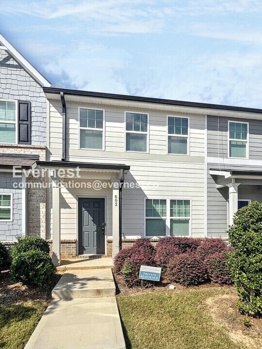 585 McWilliams Rd SE in Atlanta, GA - Building Photo