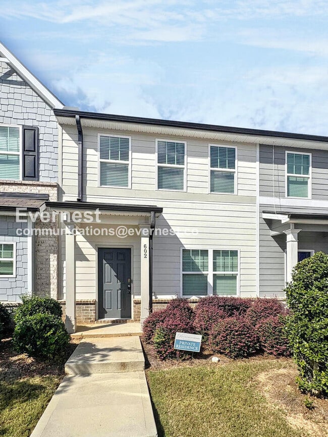 property at 585 McWilliams Rd SE