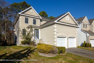4 Timber Grove Ct in Old Bridge, NJ - Building Photo