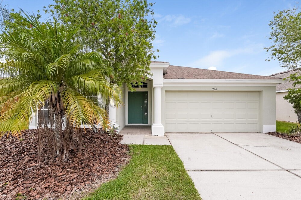 926 Summer Breeze Dr in Brandon, FL - Building Photo