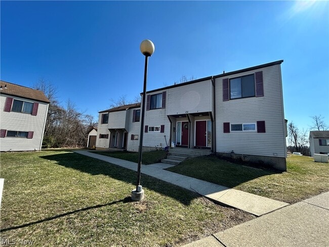 131 Orchard Dr in St. Clairsville, OH - Building Photo - Building Photo