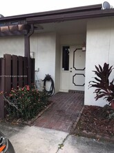 6944 SW 40th Ct in Miramar, FL - Building Photo - Building Photo