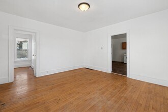 1734 W Clarke St in Milwaukee, WI - Building Photo - Building Photo