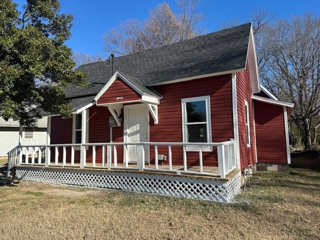 1010 N Dickerson Ave in Springfield, MO - Building Photo - Building Photo