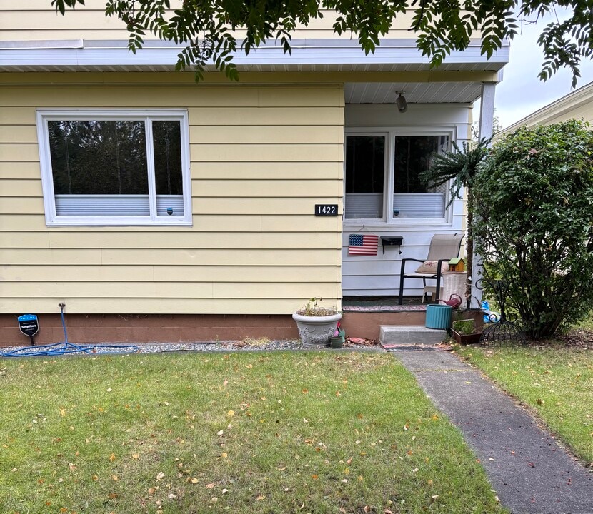 1422 O St in Anchorage, AK - Foto de edificio