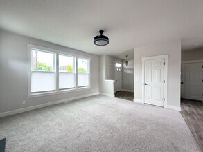 19561 Molalla Ave in Oregon City, OR - Building Photo - Building Photo