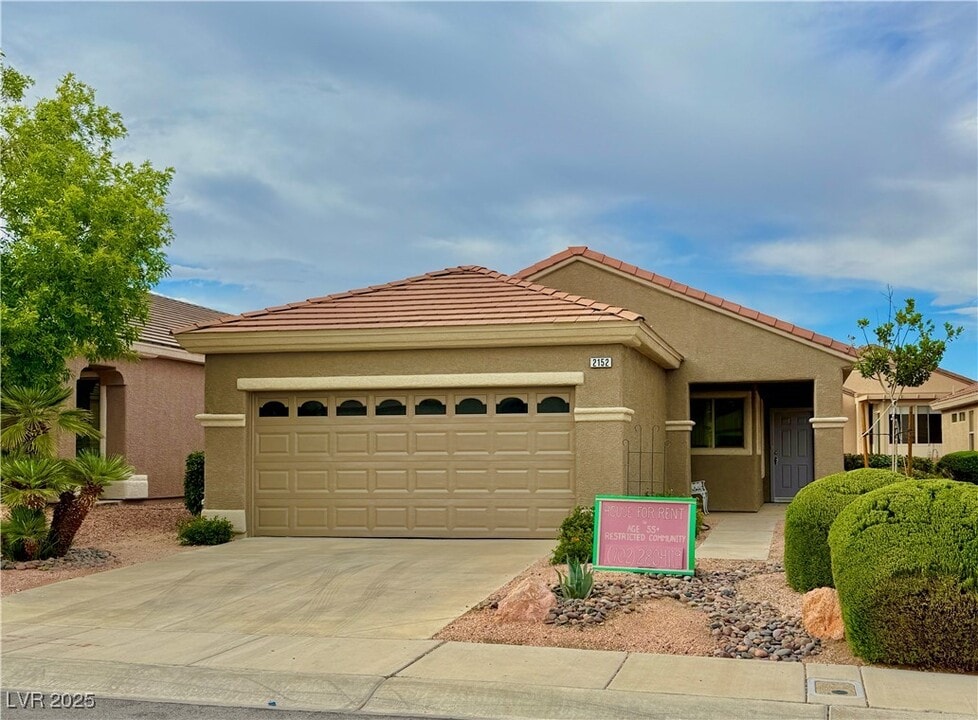 2152 Indigo Creek Ave in Henderson, NV - Building Photo
