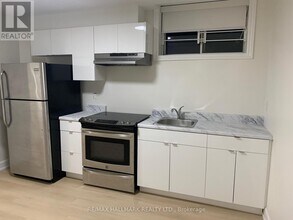 118 Fairholme Ave in Toronto, ON - Building Photo - Building Photo