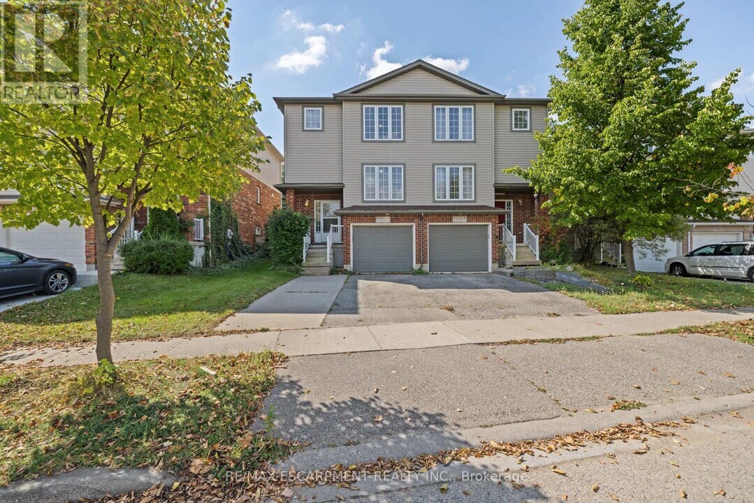 695 Wild Ginger Ave in Waterloo, ON - Building Photo
