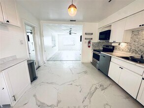 1526 N Victoria Park Rd in Fort Lauderdale, FL - Building Photo - Building Photo