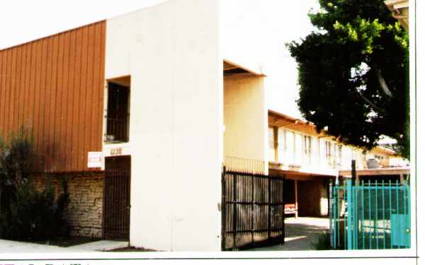 6130 West Blvd in Los Angeles, CA - Building Photo